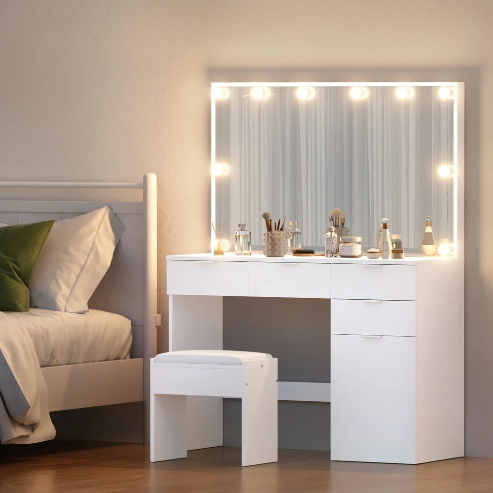 Dressing table stool with fitted edges and product hardware