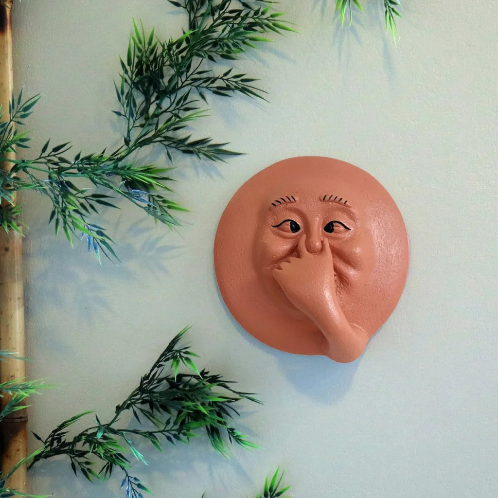 Funny Hand-Face Clay Wall Decor - Resin Humorous Statue