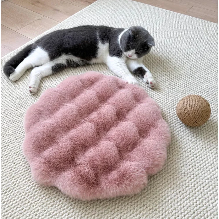 Pink Plush Round Cat Mat - Soft Faux Fur Sleeping Pad (40cm