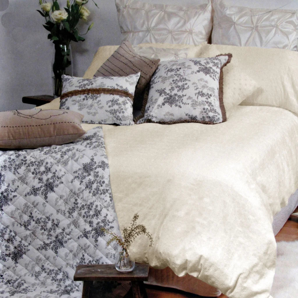 Quilt Cover Set Canterbury Tarlo Cream - Queen - Home &