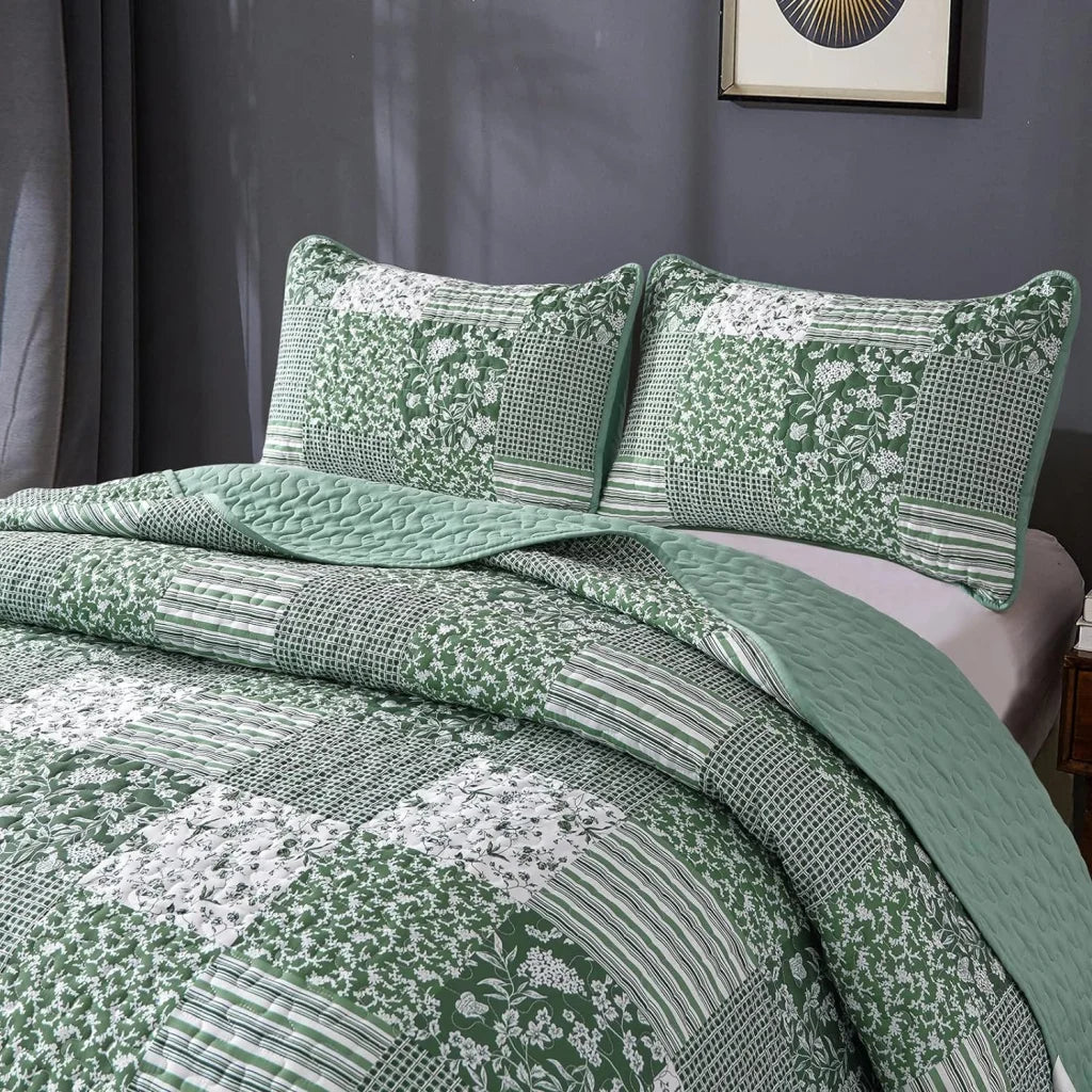 Quilted Bedspread & Pillowcases Set - Delightful Indulge