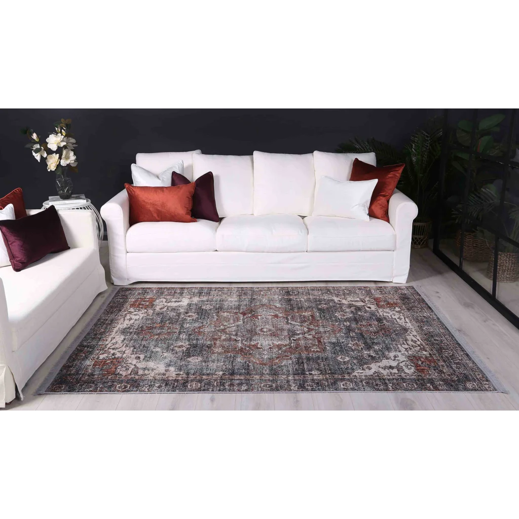 Vintage crown floor rug with patterned design