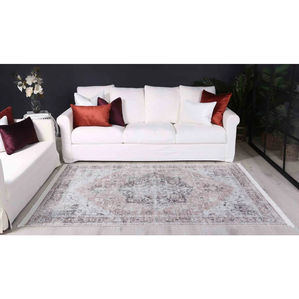 Floor rug with vintage crown