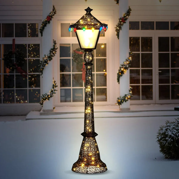 Beautiful Christmas Lamp Posts for Outdoor Holiday Decor