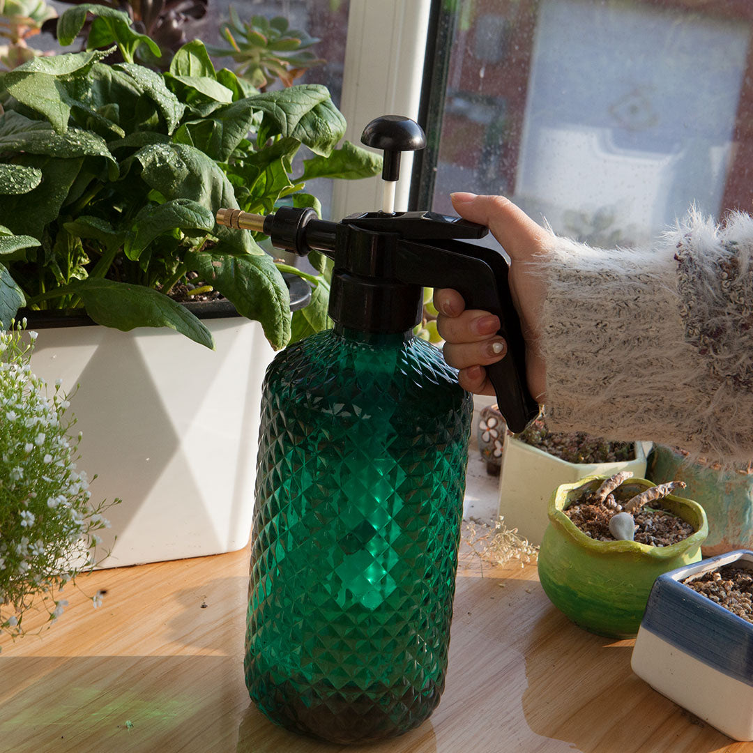 SOGA 4X 2 Liter Mist Water Spray Bottle Hand Held Pressure Adjustable Nozzle with Top Pump Indoor Outdoor Gardening