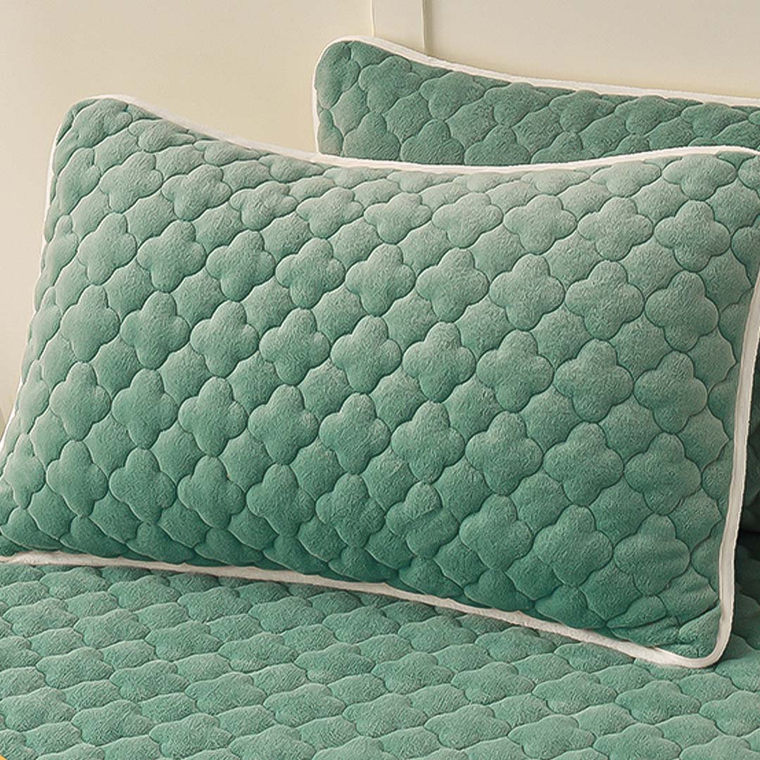 SOGA 2X Green 183cm Wide Mattress Cover Thick Quilted Fleece Stretchable Clover Design Bed Spread Sheet Protector with Pillow Covers