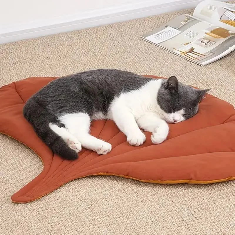 1 Pcs Green Leaf-Shaped Pet Sleeping Mat - Durable Dog