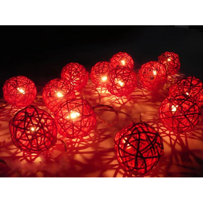 1 Set of Red 5cm Rattan Cane 20 Ball Battery Powered 3m