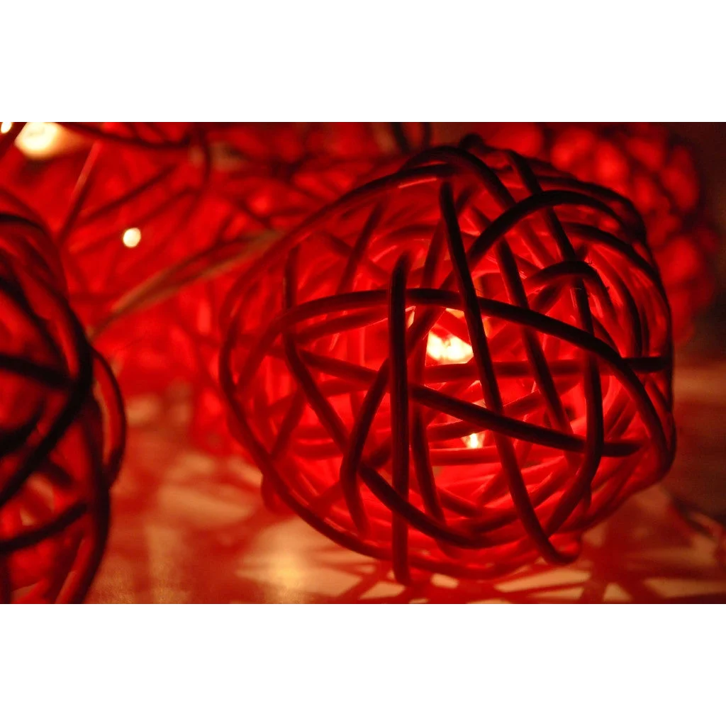 1 Set of Red 5cm Rattan Cane 20 Ball Battery Powered 3m