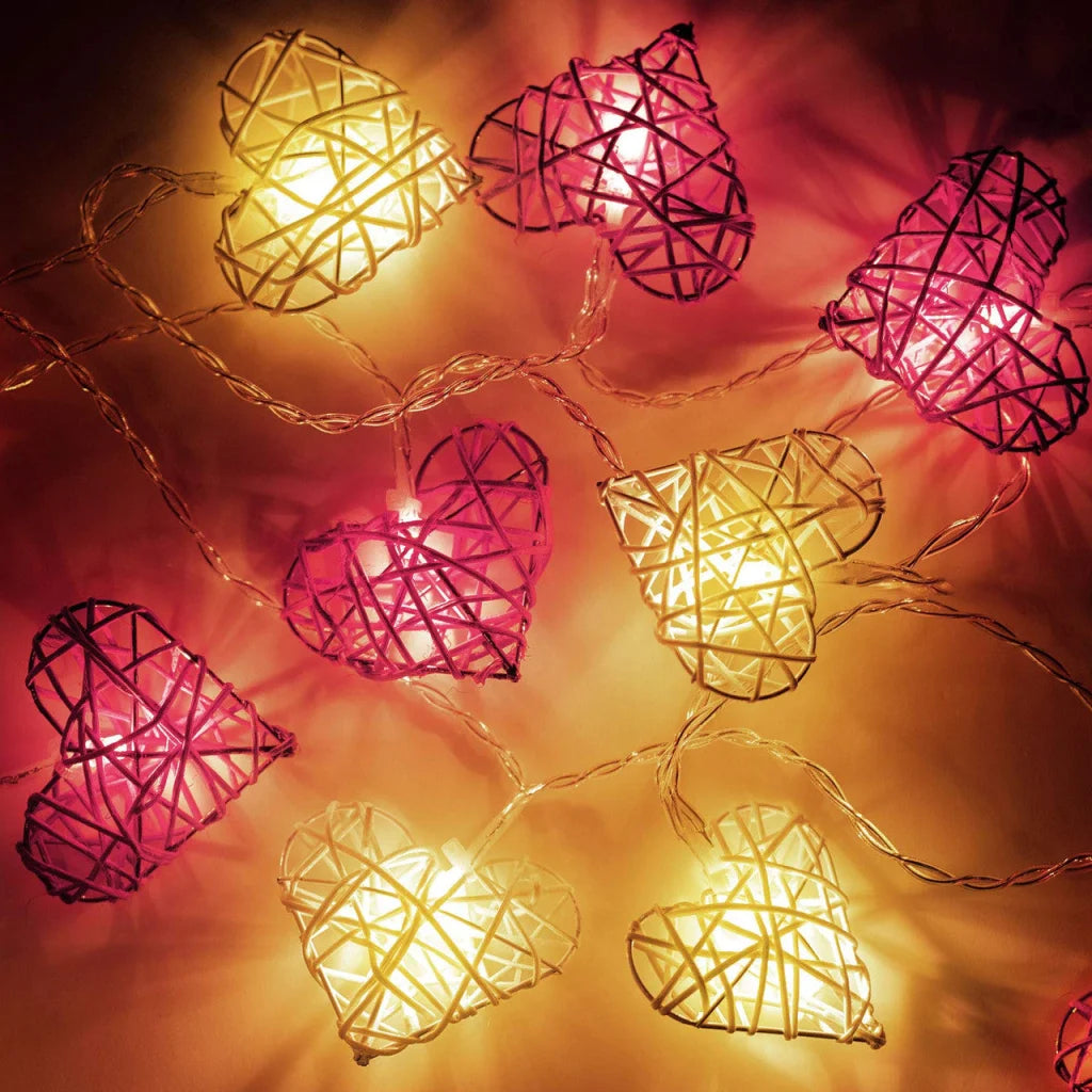 20 Red and White 3D Hollowed Rattan Heart-Shaped 3M String