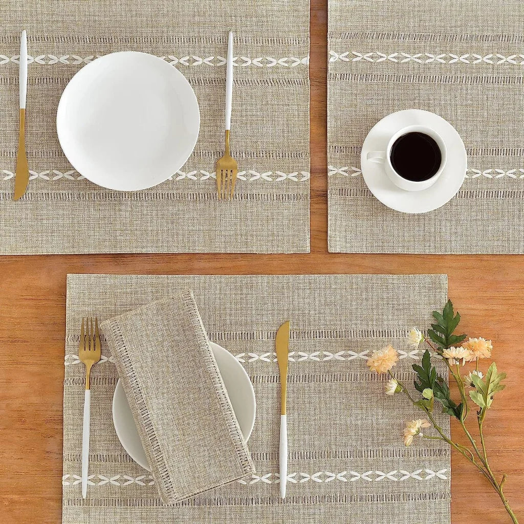 4 Pcs Beige Woven Placemats - Heat Resistant Kitchen Table