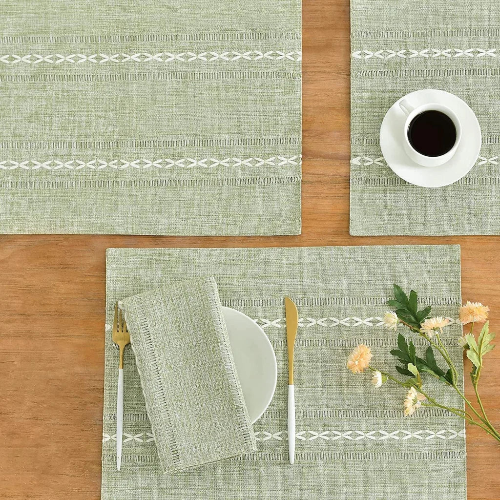 4 Pcs Green Woven Placemats - Heat Resistant Kitchen Table