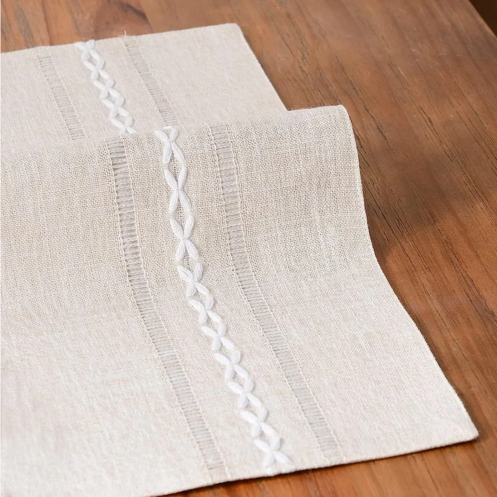 4 Pcs White Woven Placemats - Heat Resistant Kitchen Table