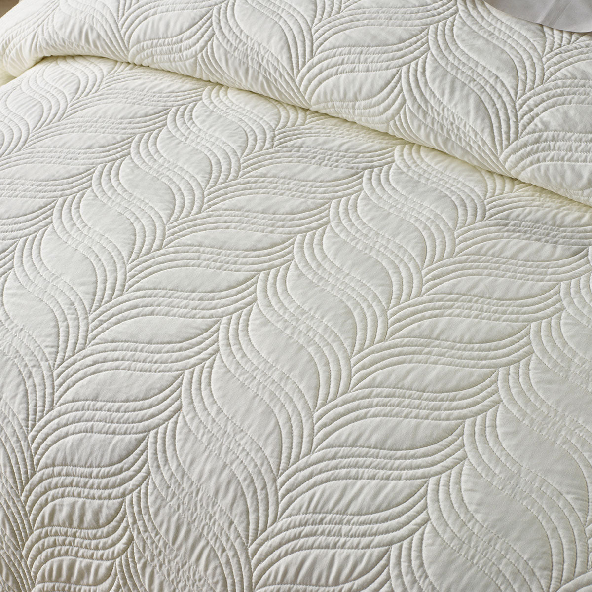 Kamala Cream Embossed Bedspread Set Super King