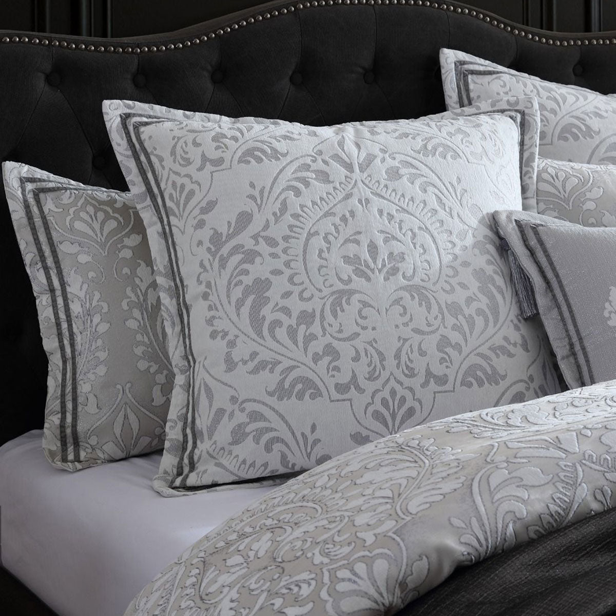 Alexander Silver Woven Jacquard Quilt Cover Set King