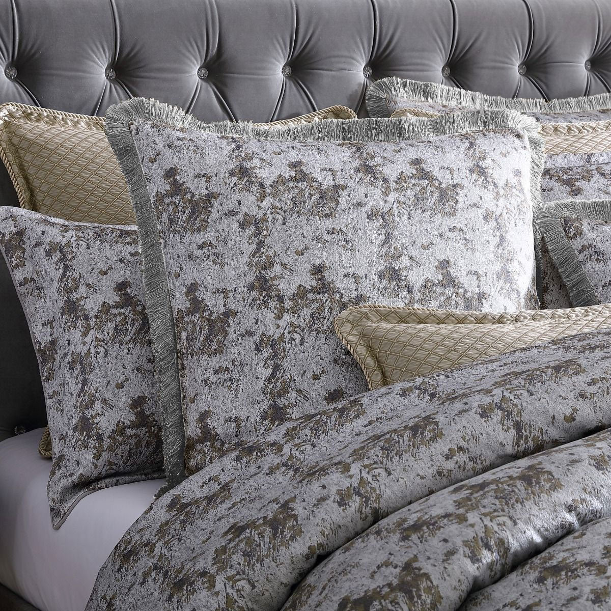 Trieste Silver Yarn-dyed Metallic Jacquard Quilt Cover Set King