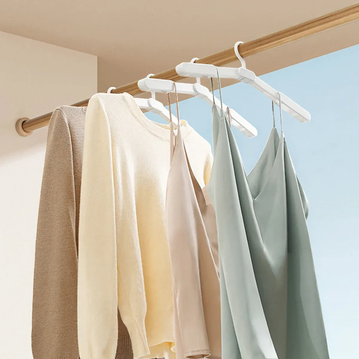 5PCS Portable Foldable Hangers Durable Plastic for Closet Laundry Space Saving - With clothes clip