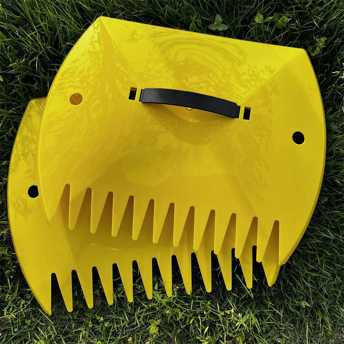 2pcs Outdoor Leaf Clip Plastic Rake Garden Tools Collecting Leaves Yard Cleanup - Yellow