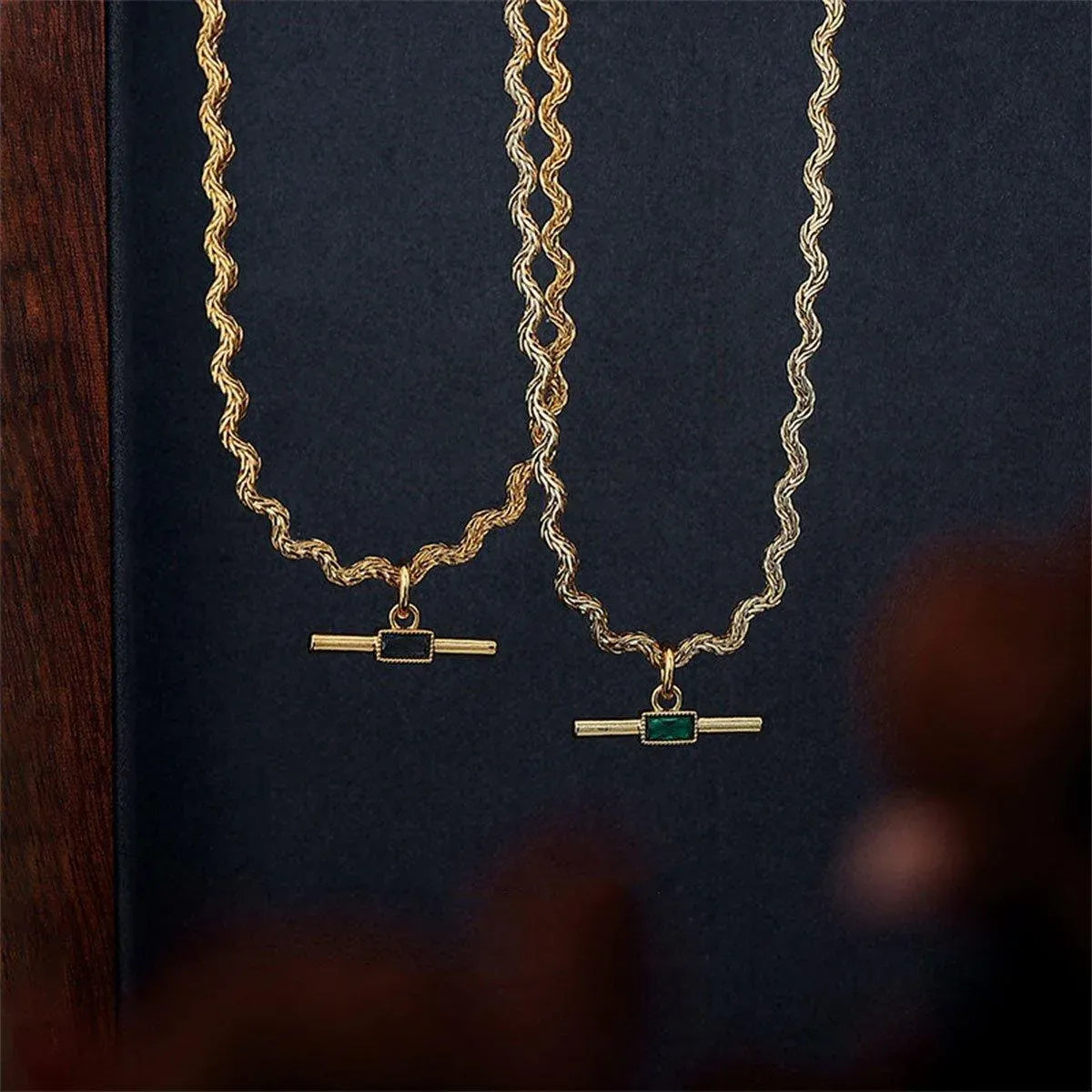 Vintage Retro Style Curved Chain Necklace for Women Fashion Jewelry Accessory - Green