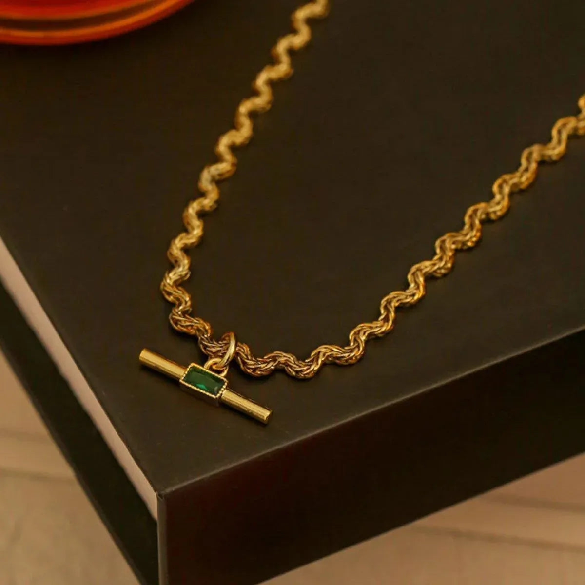 Vintage Retro Style Curved Chain Necklace for Women Fashion Jewelry Accessory - Green