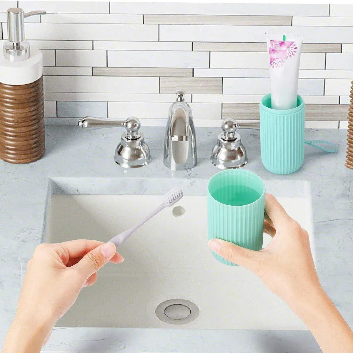 Travel Toothbrush and Toothpaste Holder Portable Bathroom Storage Box Case Cover - Green
