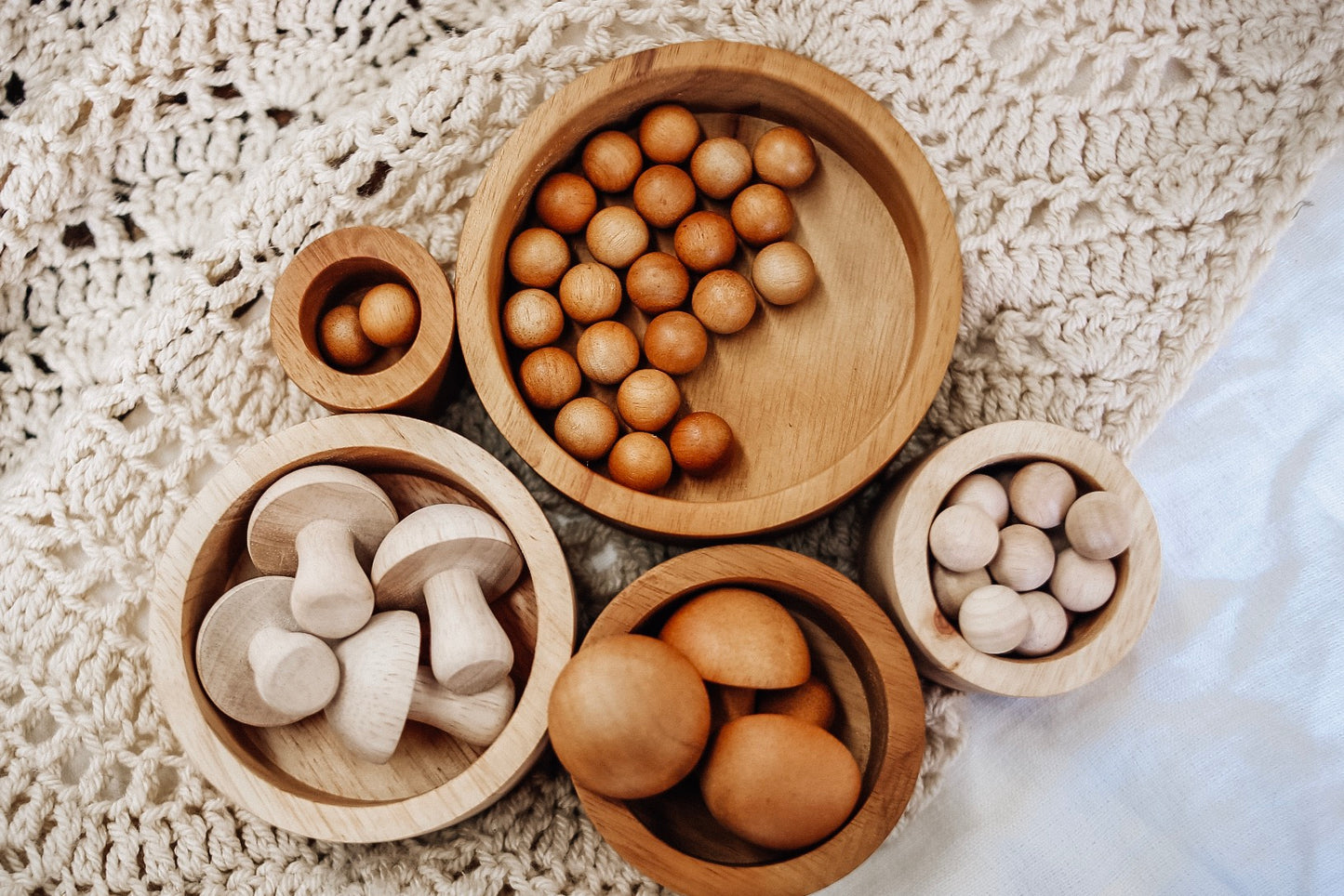 2 Tones Stacking and nesting bowls