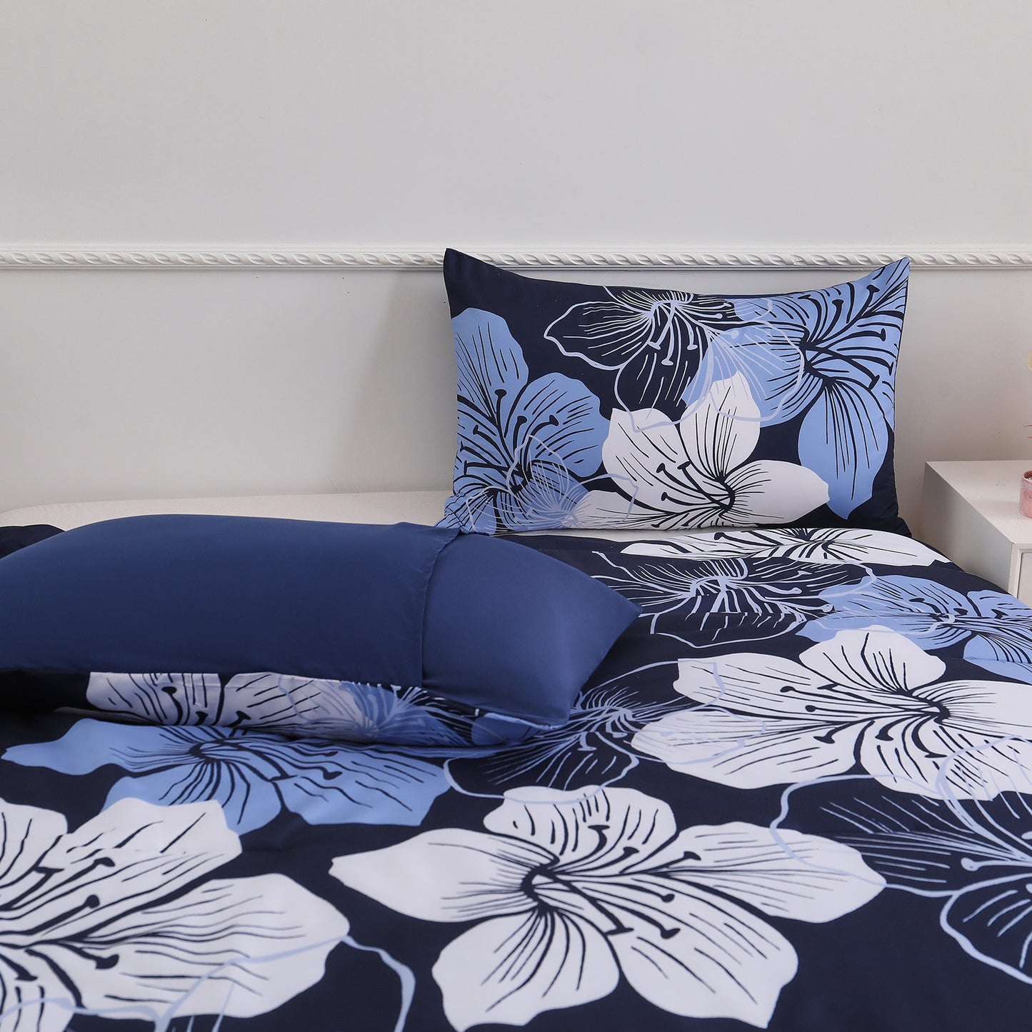 King Comforter Set 3-Piece Navy Blue Floral Soft Microfiber Bedding for All Seasons