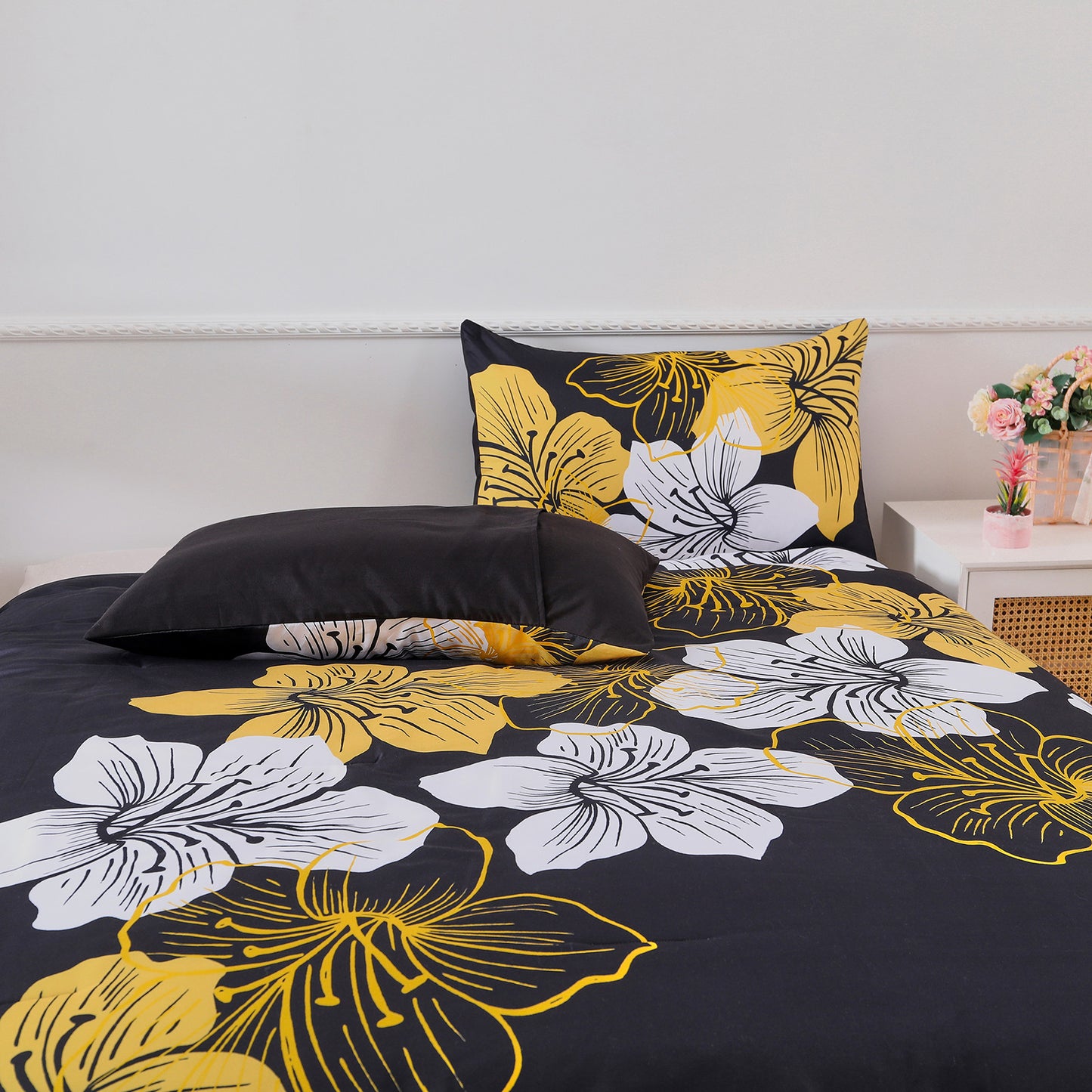 King Comforter Set 3-Piece Black Gold Floral Soft Microfiber Bedding for All Seasons