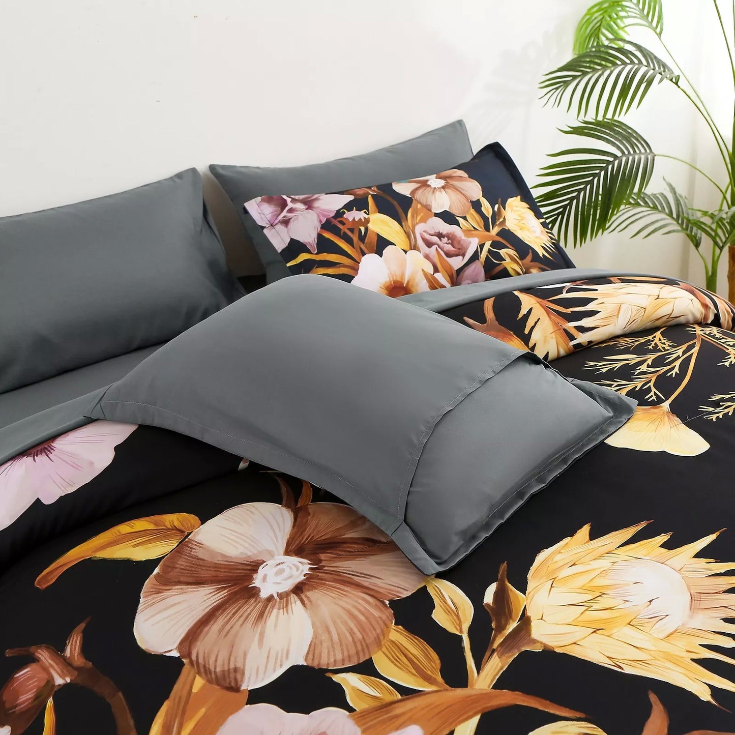 Soft Floral Leaf Comforter Set, King Size, Quilted Bedding with Pillowcases