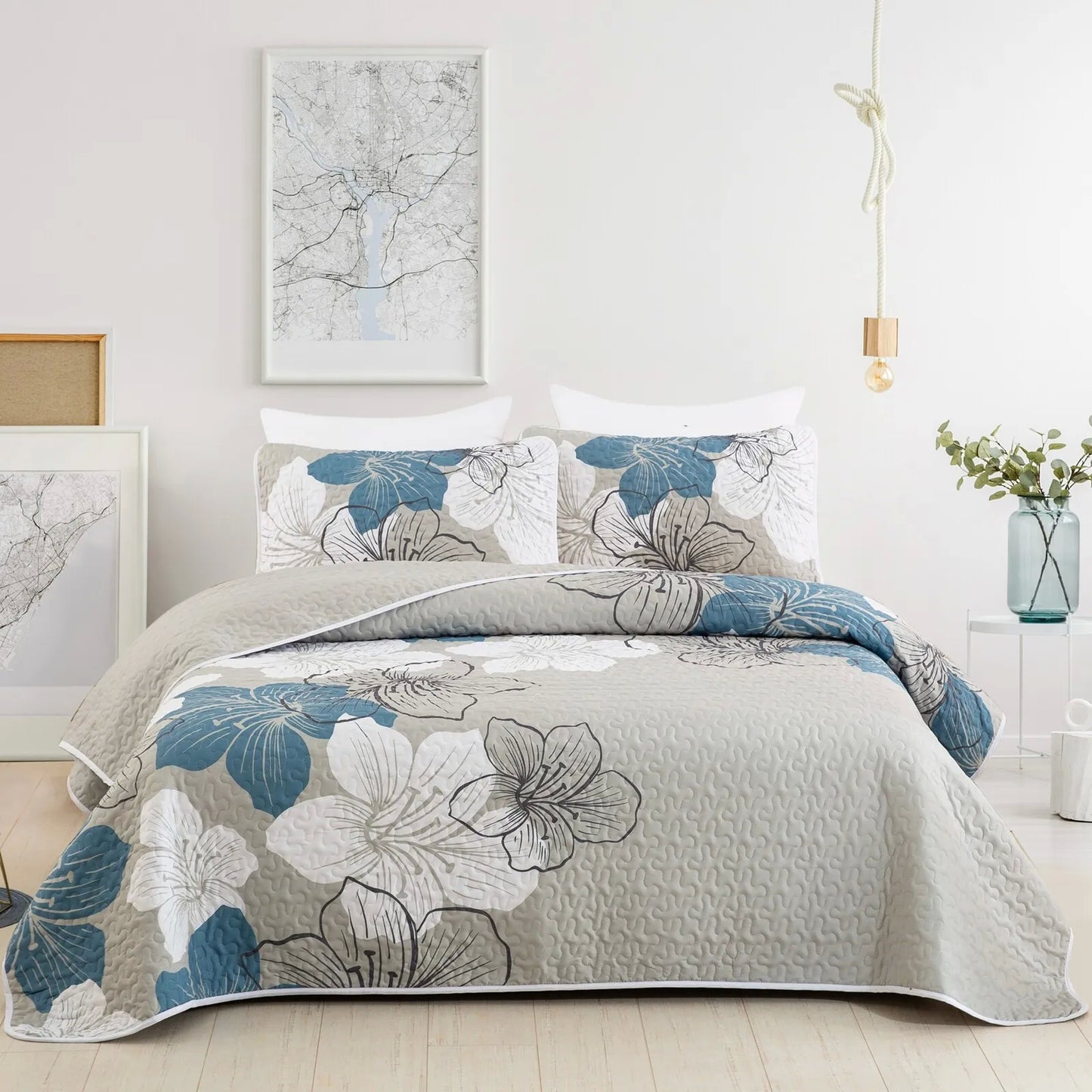 Intricate Quilted Coverlet and Pillowcases Set: Artistry in Every Stitch - Queen size