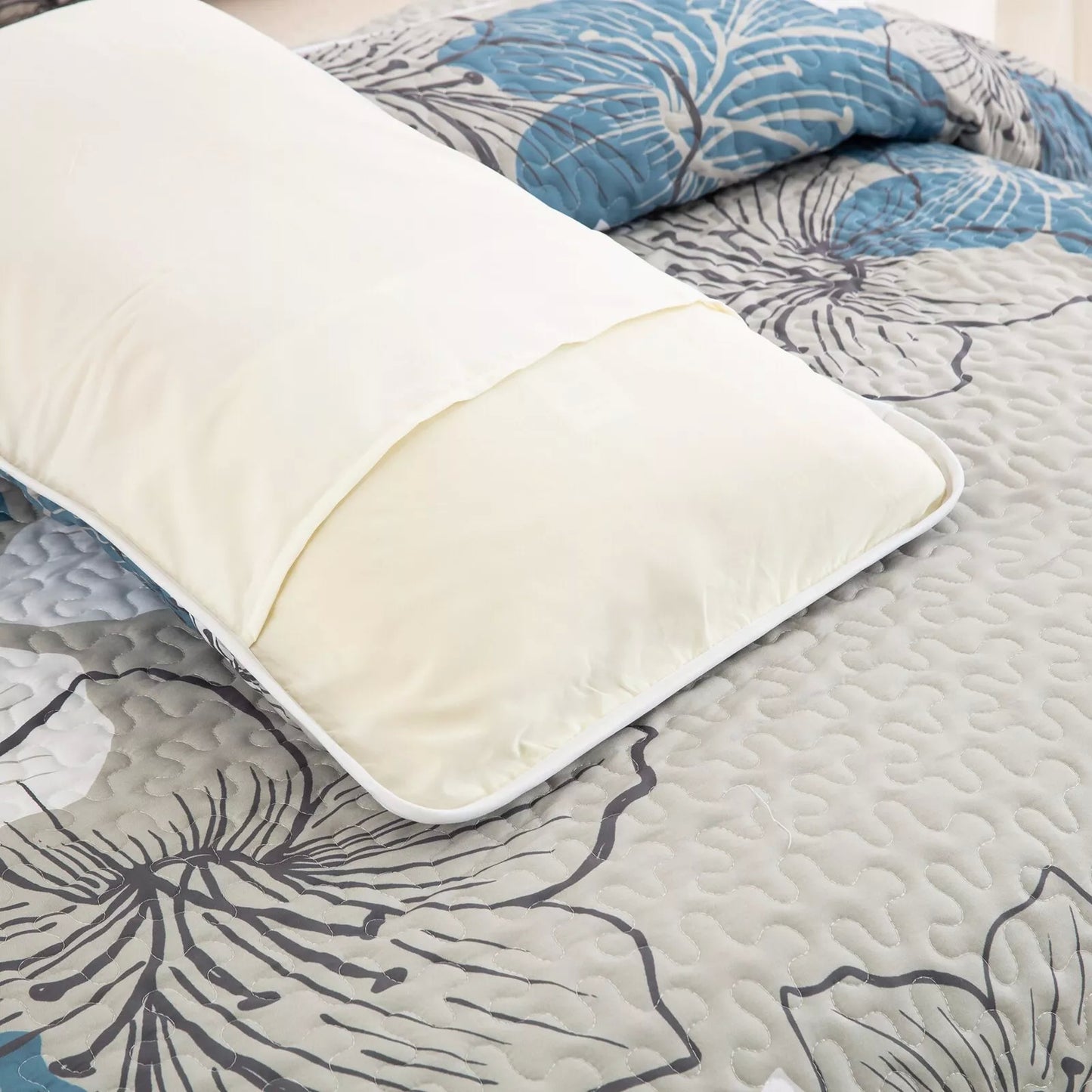 Quilted Coverlet & Pillowcases Set - Intricate Artistry in Every Stitch - Queen