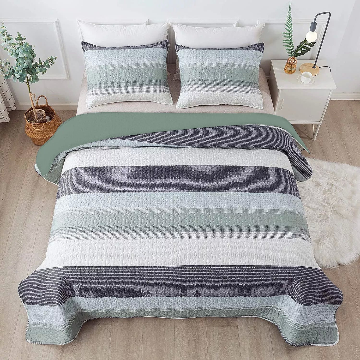 Ethereal Quilted Bedspread and Pillowcases Set: A Dreamy Addition to Your Home - Queen size