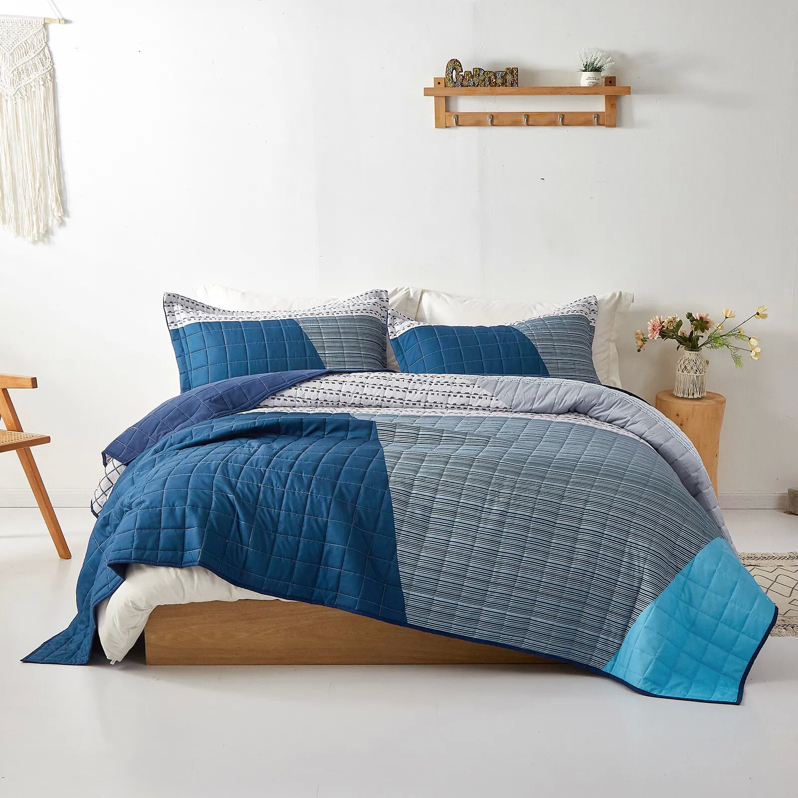 Harmonious Quilted Coverlet and Pillowcases Set: Unites Comfort and Aesthetics - Queen size