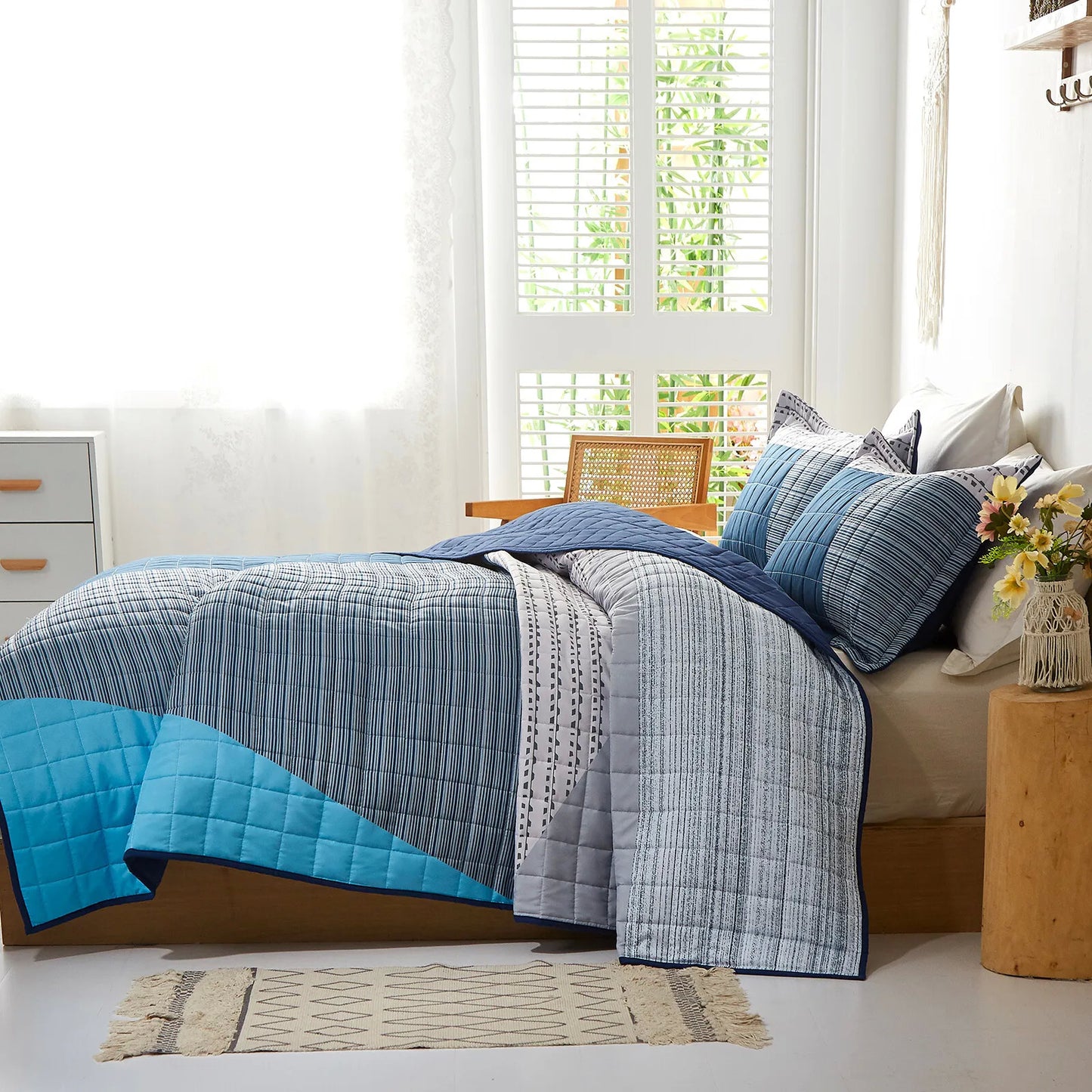 Harmonious Quilted Coverlet & Pillowcases Set - Unites Comfort & Aesthetics - Queen