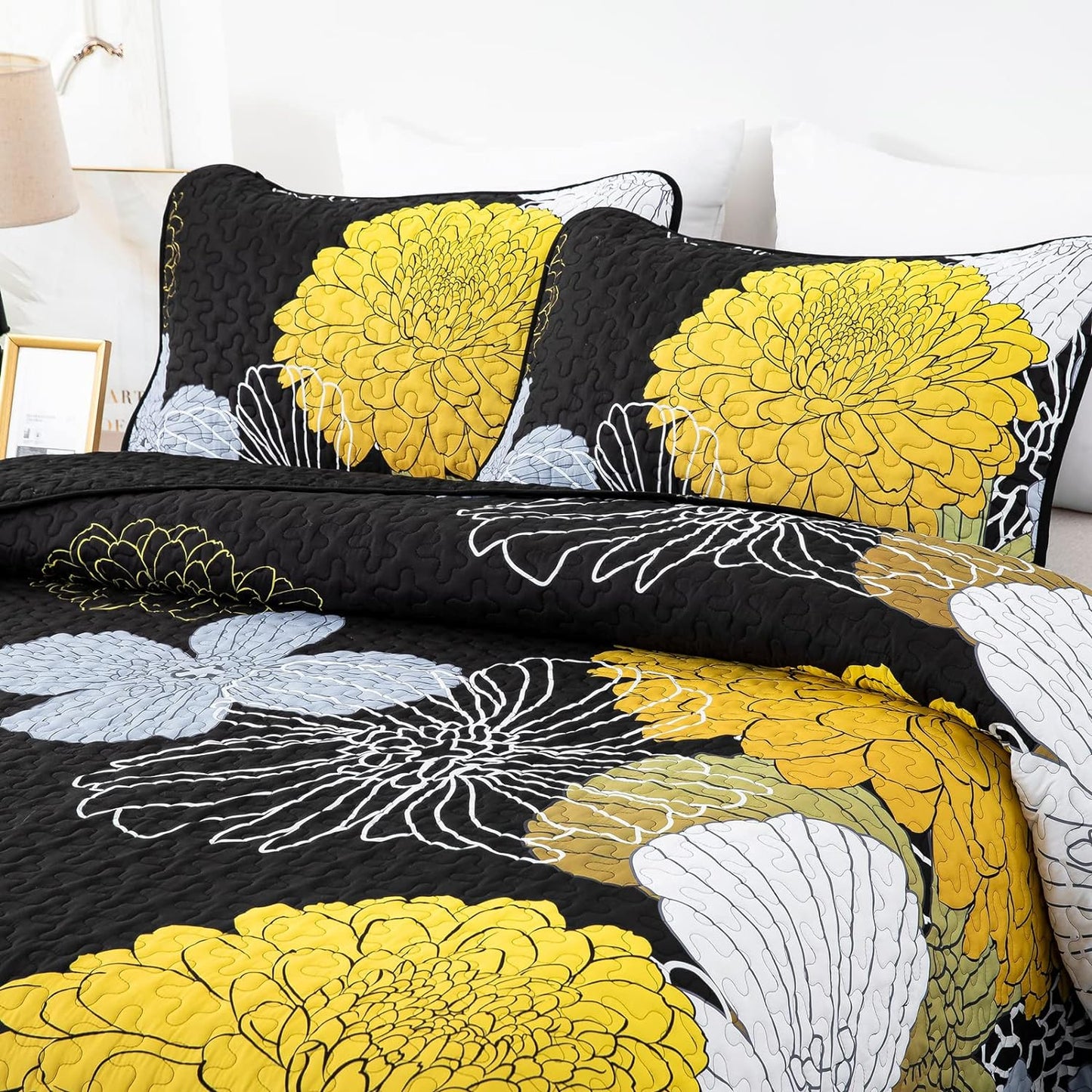 Refined Quilted Bedspread and Pillowcases Set: Perfect Harmony of Comfort and Style - Queen size