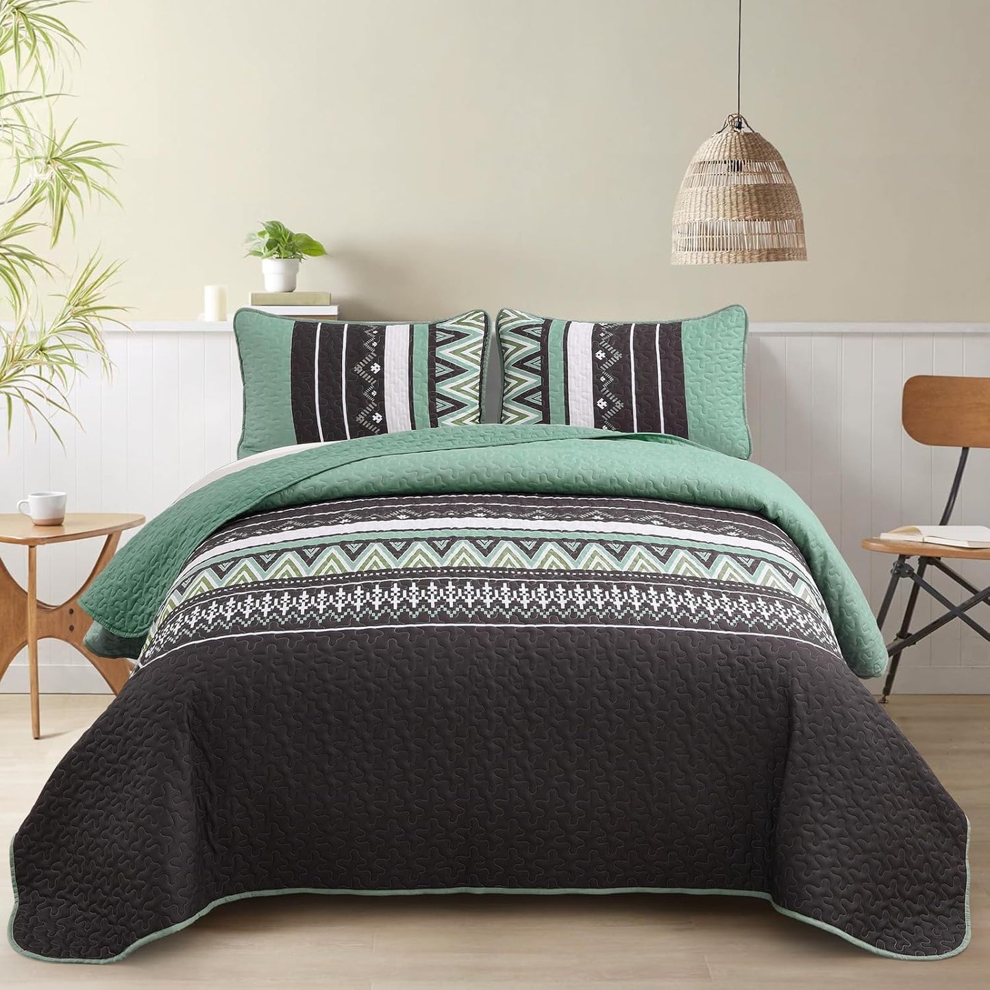 Quilted Bedspread & Pillowcases Set - Neutral Versatile Style - Queen