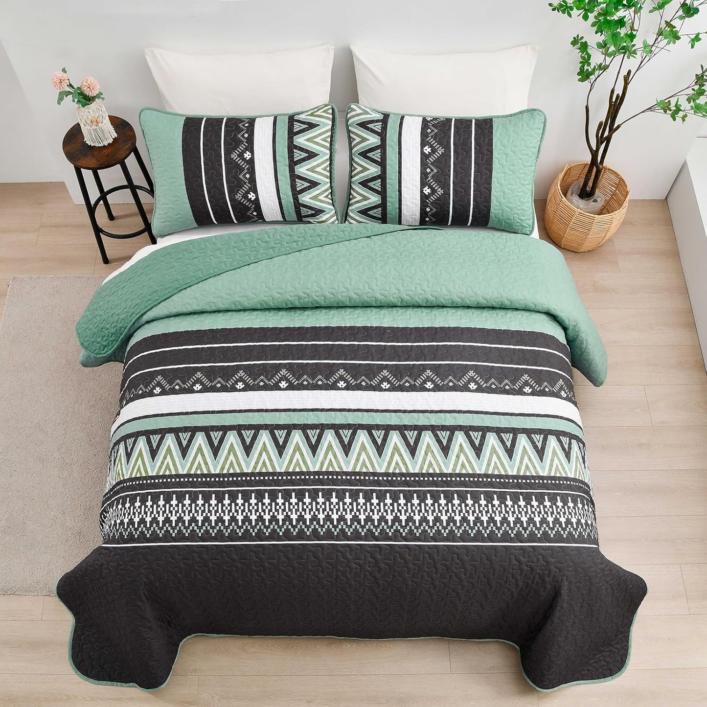 Quilted Bedspread & Pillowcases Set - Neutral Versatile Style - Queen