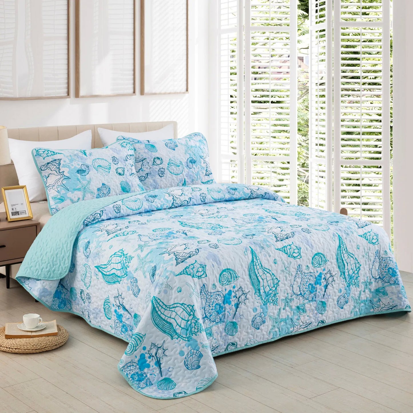 Quilted Bedspread & Pillowcases Set - Inviting Ideal for All Seasons - Queen