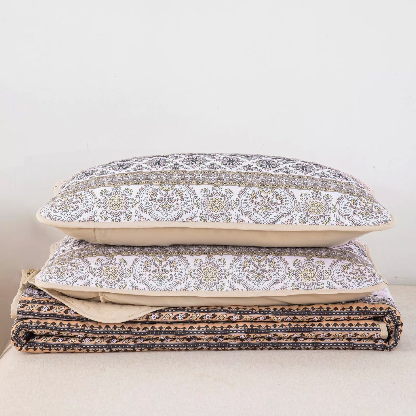 Quilted Bedspread & Pillowcases Set - Crafted Skilled Craftsmanship - Queen