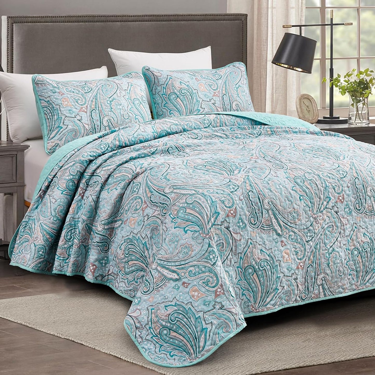 Distinctive Quilted Coverlet and Pillowcases Set: Make a Bold Statement - Queen size