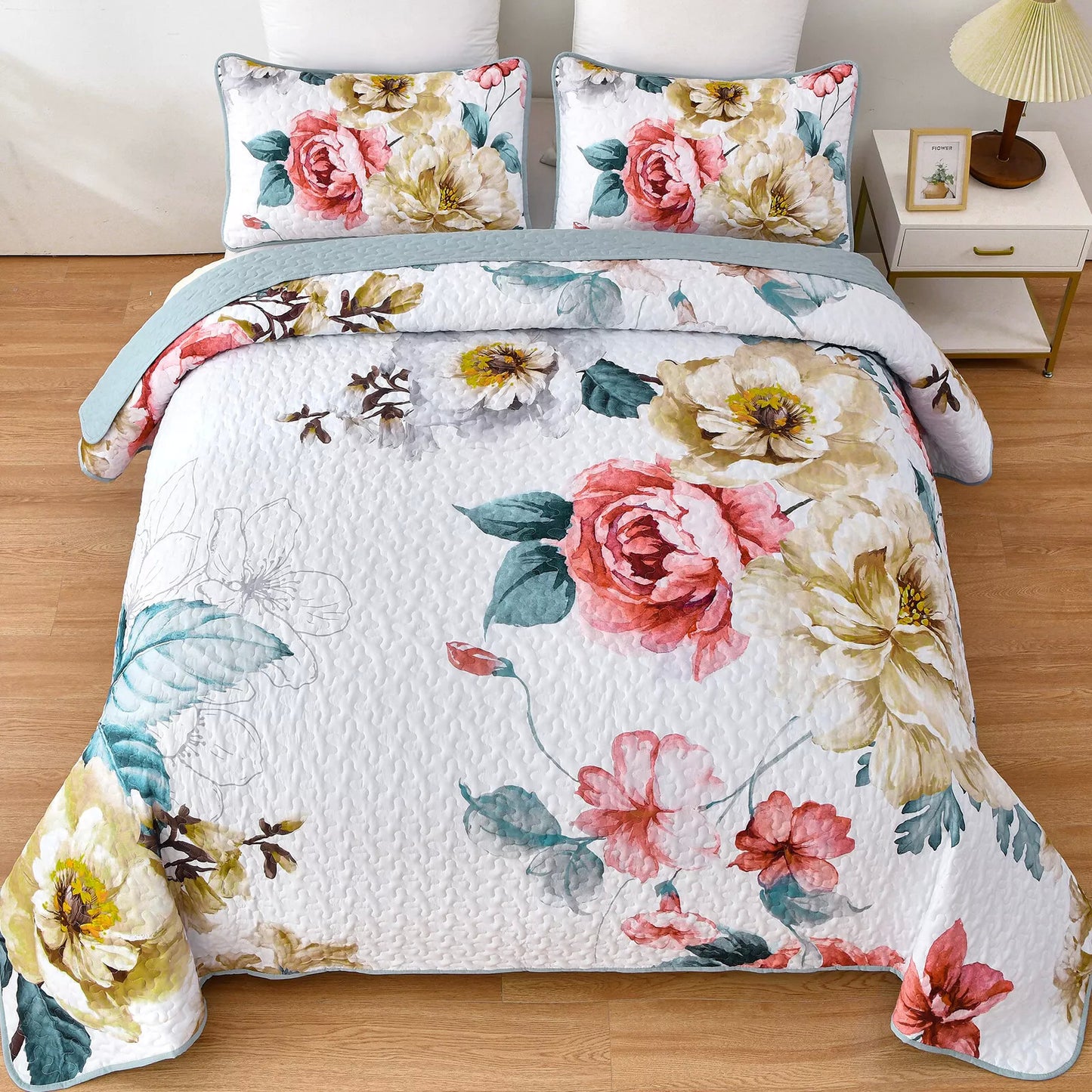 Vibrant Quilted Bedspread & Pillowcases Set - Add Color & Comfort to Your Space - Queen