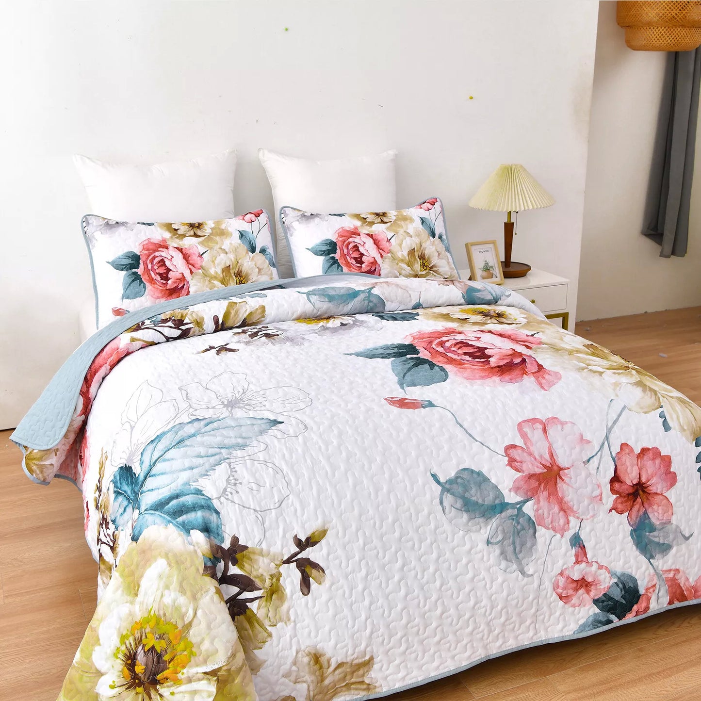 Vibrant Quilted Bedspread & Pillowcases Set - Add Color & Comfort to Your Space - Queen