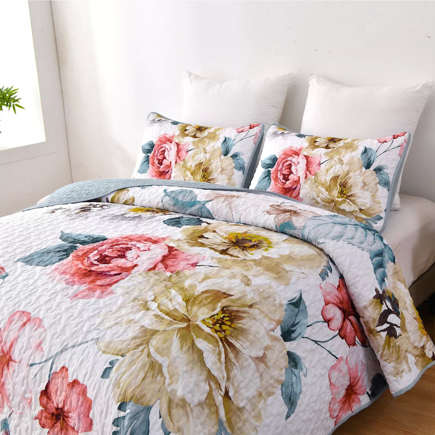 Vibrant Quilted Bedspread & Pillowcases Set - Add Color & Comfort to Your Space - Queen