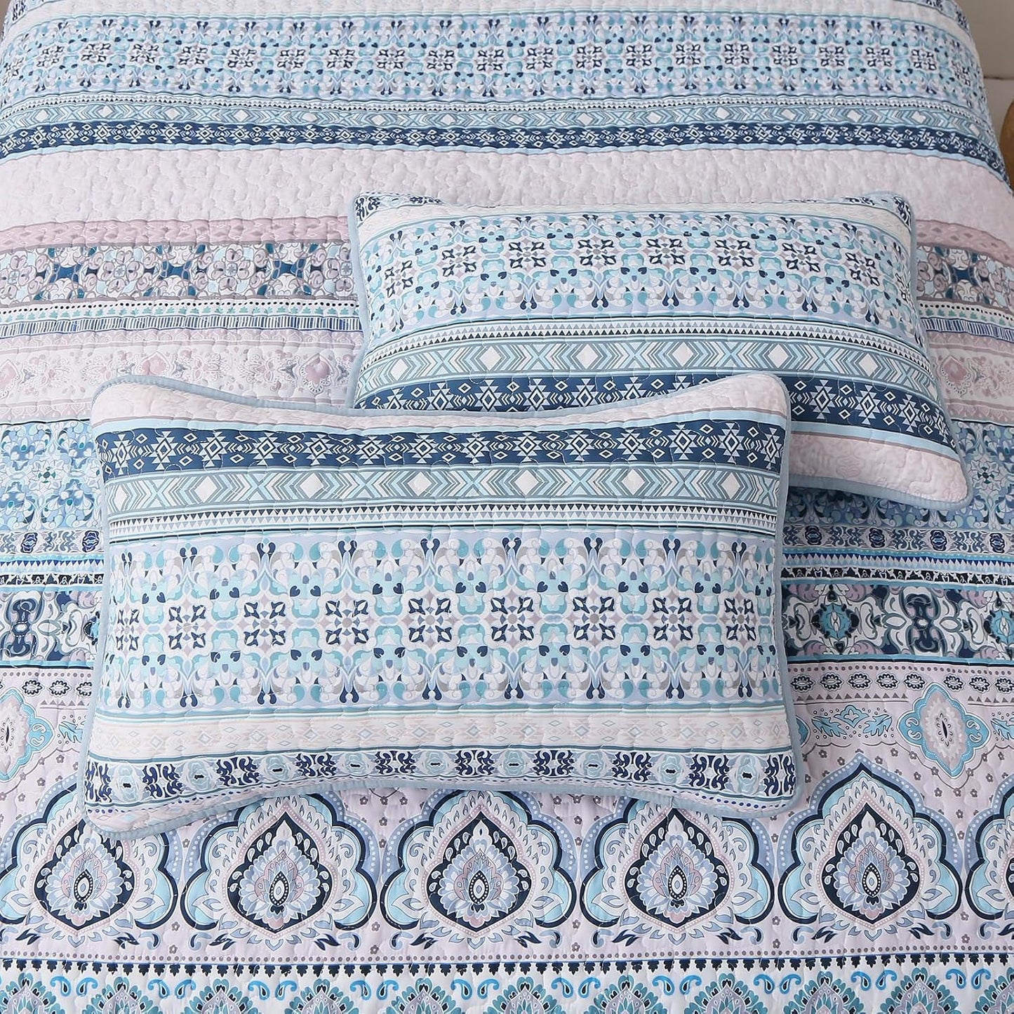 Cozy Quilted Coverlet and Pillowcases Set: A Hug for Your Bed - Queen size