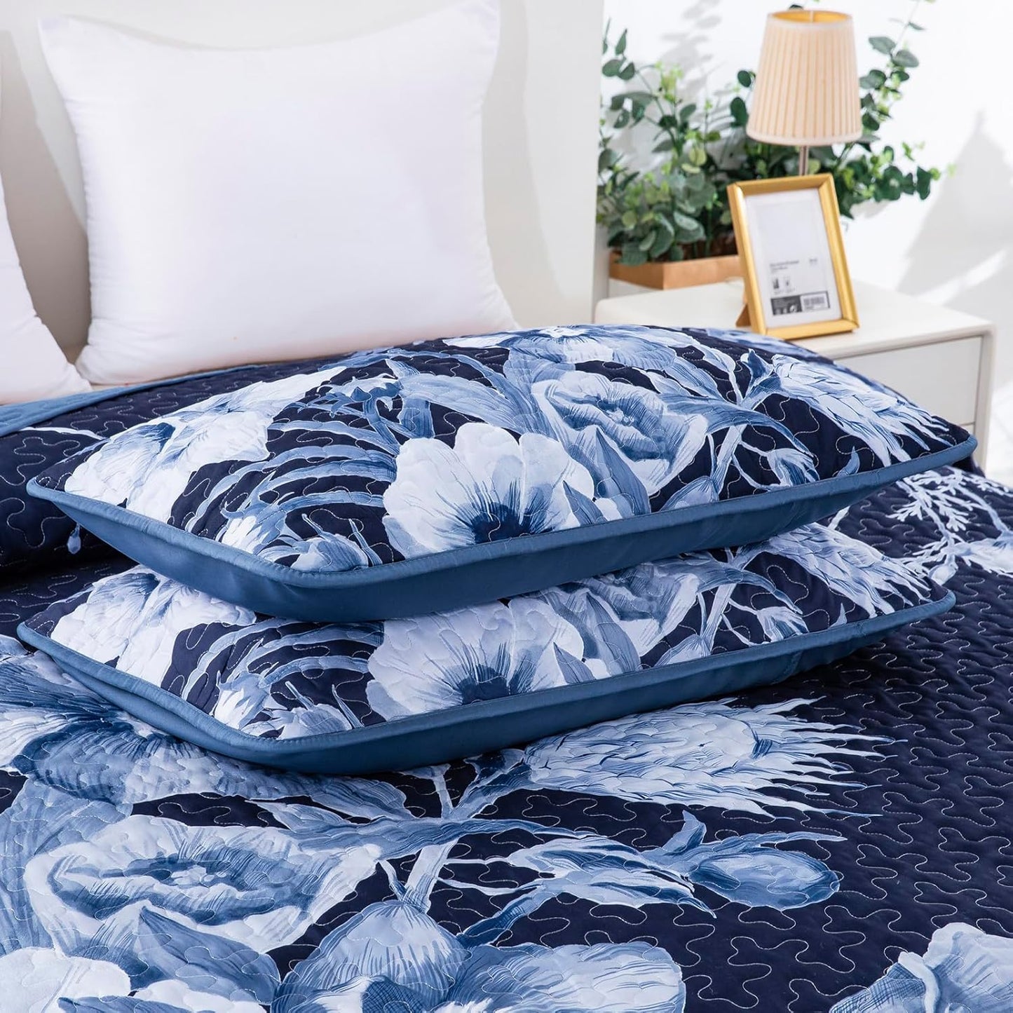 Quilted Coverlet & Pillowcases Set - Vibrant Eye-Catching Design - Queen