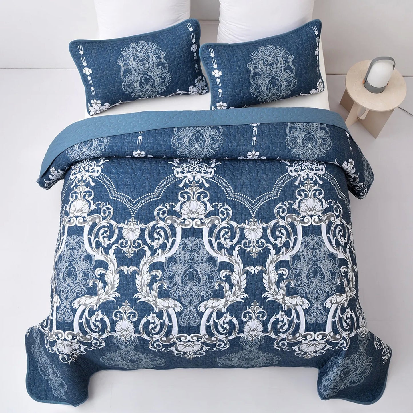 Alluring Quilted bedspread and pillowcovers set: Luxurious Bedroom Addition - Queen size