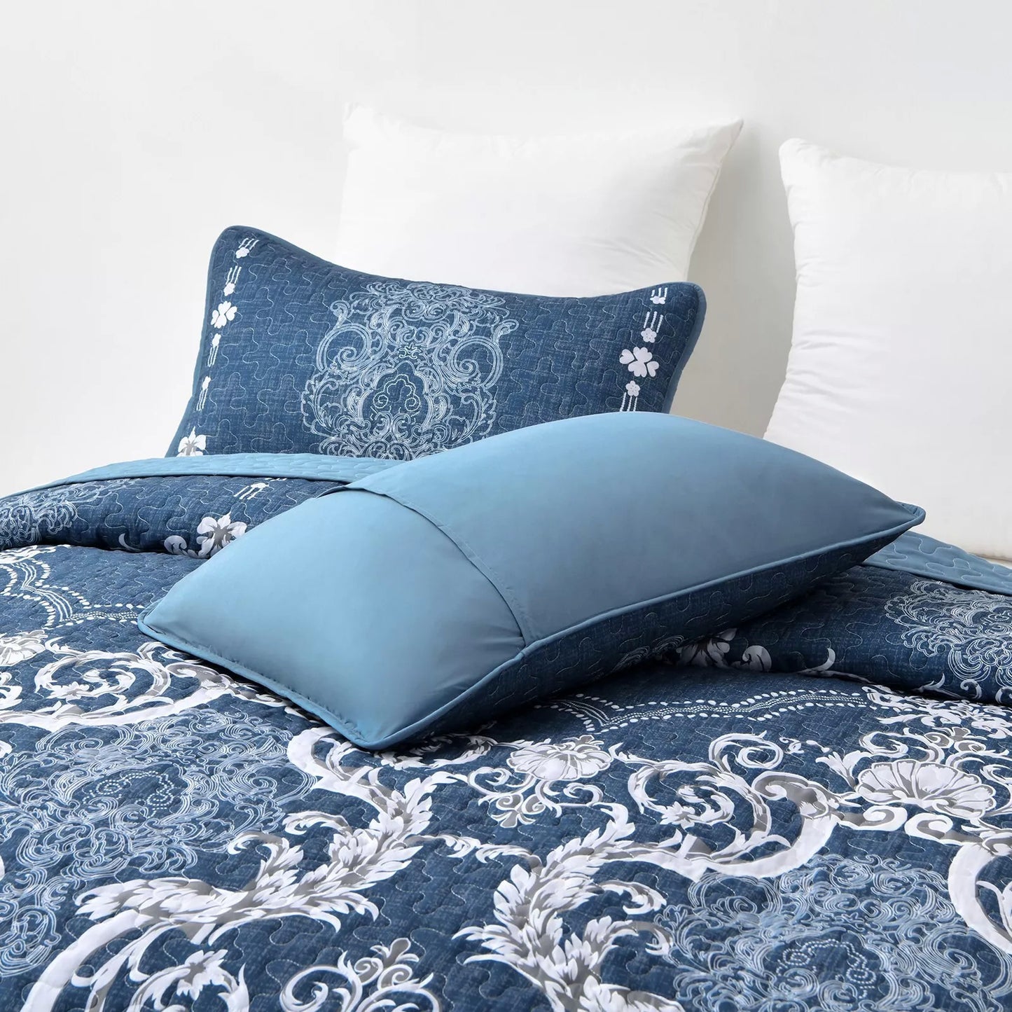 Quilted Bedspread & Pillowcases Set - Alluring Luxurious Bedroom Addition - Queen