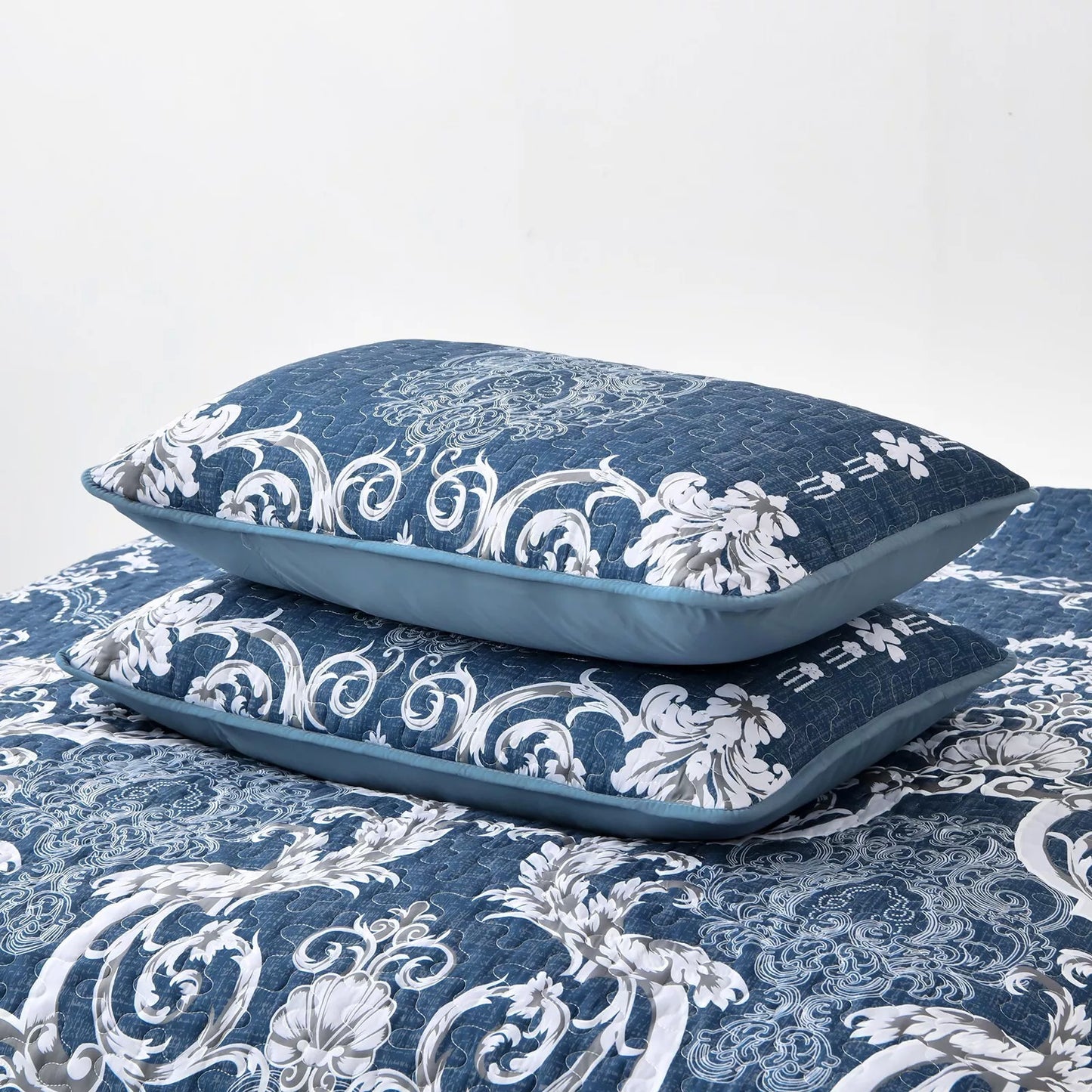 Quilted Bedspread & Pillowcases Set - Alluring Luxurious Bedroom Addition - Queen