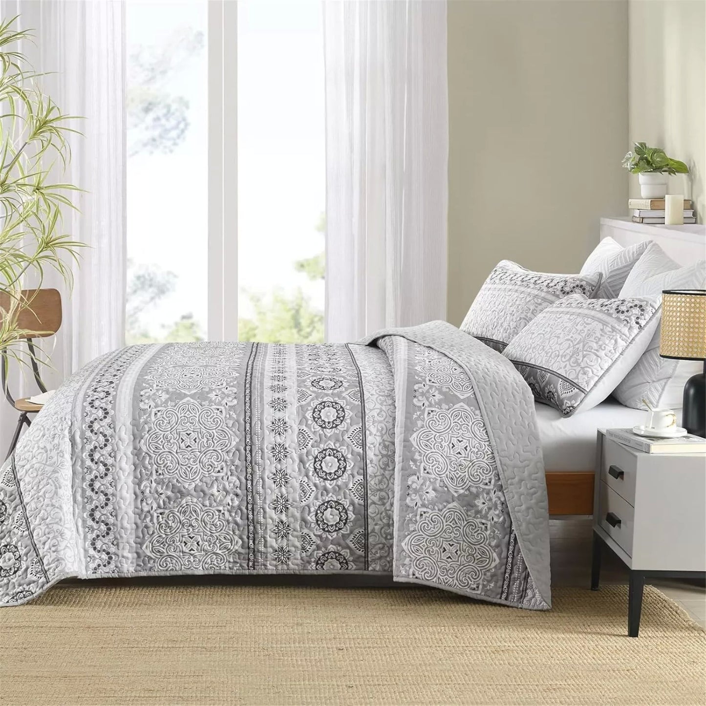 Striking Quilted coverlet and pillowcovers set: Make a Bold Impact - Queen size