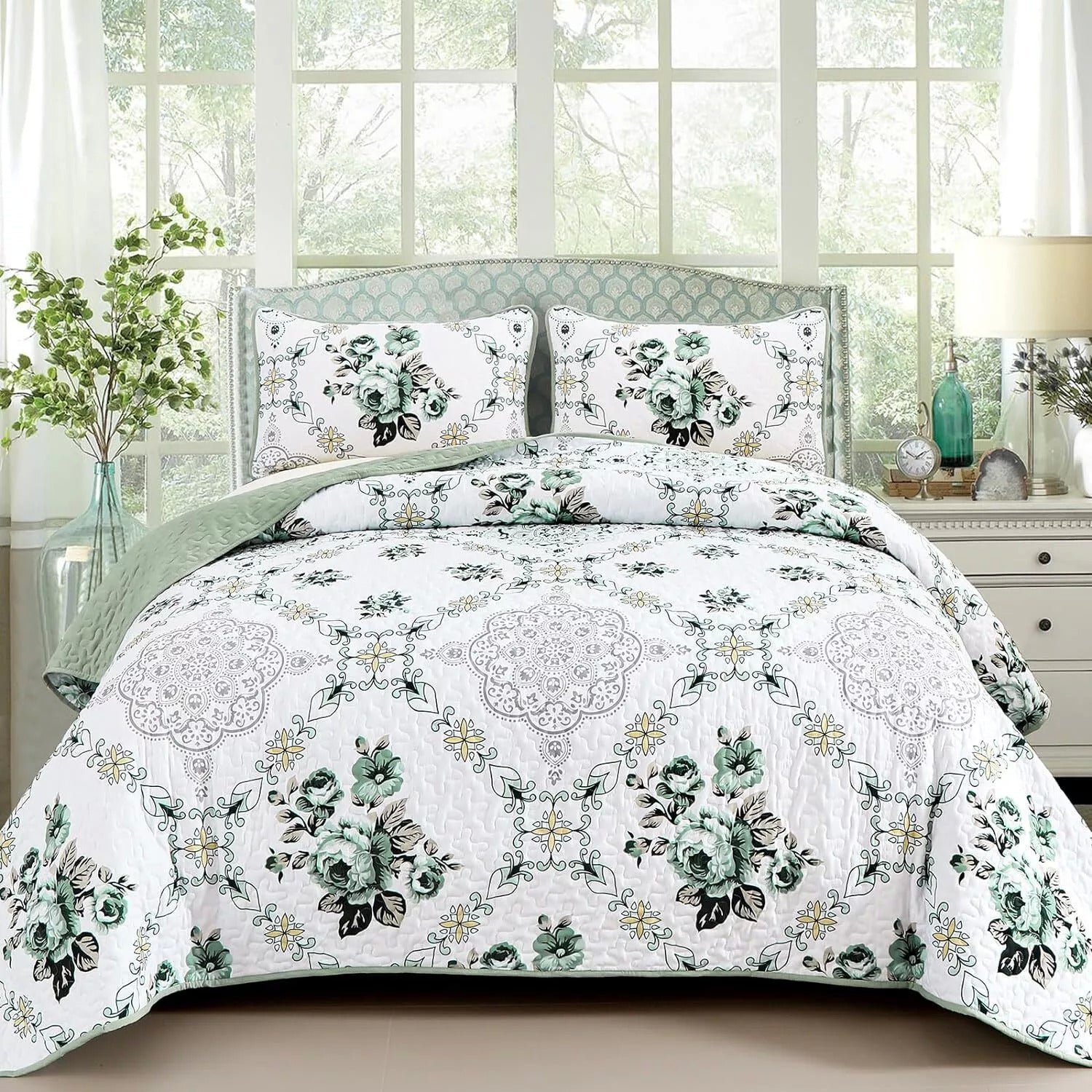 Exquisite Quilted Bedspread and Pillowcases Set: A Touch of Elegance for Your Space - Queen size